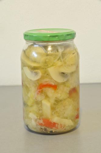 Jak uvařit sterilované zelí se zeleninou a houbami ? Snadné recept, připravený za 60 - 90 minut